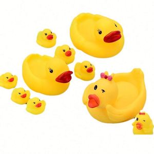 Pato de juguete amarillo grande con logo personalizado, adorable, esponjoso, con ojos fruncidos, para el baño, jugando, rociando agua, exprimible - Product Image 5