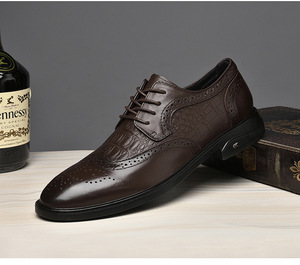 Chaussures décontractées en cuir pour hommes, nouveau modèle brogue à lacets, bout rond, respirantes, antidérapantes, semelle extérieure en caoutchouc véritable, collection automne - Product Image 6