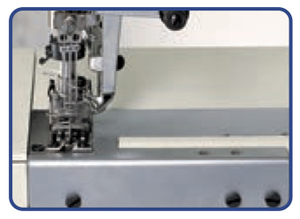 Máquina de Coser Interlock de Cama Plana de 3 Agujas y 5 Hilos con Hilo - Product Image 2