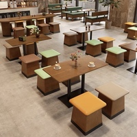Meubles de restaurant modernes et durables de haute qualité pour projets de cafétéria : bancs de buffet et ensemble table et chaises