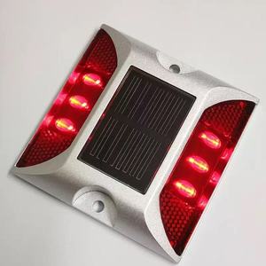 Reflector Solar LED para Carreteras, Resistente al Agua IP68, de Aluminio, Tipo Ojo de Gato, Marcador de Carreteras Intermitente con Energía Solar - Product Image 1
