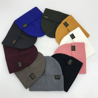 Vente en gros de bonnets en tricot côtelé à revers de haute qualité, motif camouflage à pois, pour les voyages d'affaires, unisexe, avec étiquette personnalisée