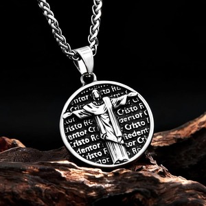 yunnique Collier pendentif Sauveur en acier inoxydable pour homme, avec breloque croix religieuse ronde, bijou de foi, cadeau pour lui - Product Image 1