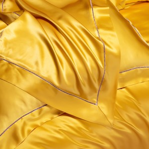 Juego <span class=keywords><strong>de</strong></span> Ropa <span class=keywords><strong>de</strong></span> Cama <span class=keywords><strong>de</strong></span> Lujo Amarillo, Funda <span class=keywords><strong>de</strong></span> Edredón Hueca Lisa <span class=keywords><strong>de</strong></span> Seda <span class=keywords><strong>de</strong></span> Morera 100% Transpirable, Venta al Por Mayor Personalizada - Product Image 3