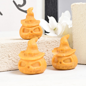 Calaveras de Cuarzo Natural con Gorro de Bruja y Calabazas de Halloween, Adorno de Cristal Tallado - Product Image 2