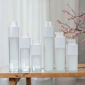 Botella de Plástico Cuadrada Retráctil sin Aire con Bomba Dosificadora para Crema de Ojos, Champú y Cosméticos, en Blanco y Negro, Tamaño Viaje de 15ml, 30ml y 50ml - Product Image 1