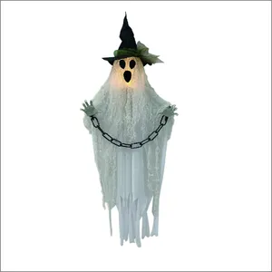 Fantasma de halloween, casa maluca, festa engraçada, animatronics, adereços brancos, pendurado com chapéu