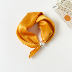 Écharpe triangulaire pour femme, couleur unie, décorée de perles, avec boucle magnétique, passe-partout, vente en gros - Product Image 2