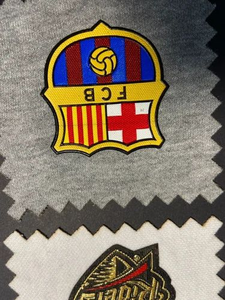 Etiqueta Textil Personalizada con Logotipo, Parches Bordados en Relieve para Prendas, Insignias Bordadas con Logotipo Termoadhesivas - Product Image 5