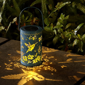 Lanterna Solare Artigianale in Corda di Canapa con Colibrì e Farfalla, LED Bianco Caldo IP65, Angolo di Illuminazione 360°, Luce da Giardino Sospesa CRI - Product Image 2