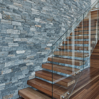 Escalier flottant en acier et bois, kit complet avec garde-corps en verre et tous les accessoires