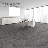 Carrelage de Moquette Amovible Épais Commercial Décoratif Entrelacé Tissé Tufté Jacquard en PP VE à Prix Abordable pour Bureau