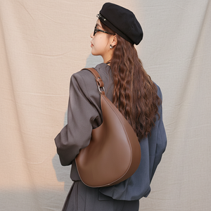 Fournisseur <span class=keywords><strong>en</strong></span> gros sacs <span class=keywords><strong>en</strong></span> <span class=keywords><strong>cuir</strong></span> véritable femmes vintage sacs à bandoulière de luxe femmes sacs demi-lune décontractés femmes - Product Image 1