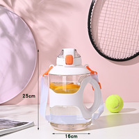 Bouteille d'eau de sport en forme d'haltère de 2200ML verres en plastique de grande capacité avec couvercle rabattable résistant à la chaleur et de qualité alimentaire