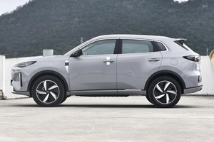 Changan Q05 2025 Nuevos coches Qiyuan <span class=keywords><strong>Q5</strong></span> Hybrid New Energy Vehicle con 5 puertas 5 asientos - Product Image 4