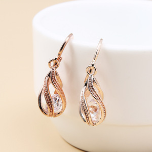 Pendientes de Botón Clásicos de Alta Gama en Aleación, Chapados en Oro de 10K, Unisex, Nuevo Estilo, Regalo para Novia, Accesorios para Orejas, Marca Mairi - Product Image 1