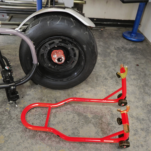 Support de levage mobile de <span class=keywords><strong>moto</strong></span> de haute qualité 300KGS avec roues pour <span class=keywords><strong>atelier</strong></span> - Product Image 2