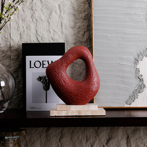 Escultura decorativa de resina minimalista Kimdecor, objetos decorativos abstractos para sala de estar, diseño de interiores y proyectos de hoteles - Product Image 3