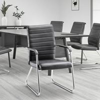 Chaise de bureau de direction en cuir PU noir en gros avec accoudoirs fixes, chaise de conférence moderne pour salle de réunion de bureau