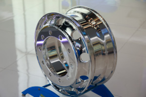 22.5ล้อรถอลูมิเนียมสำหรับรถบรรทุกเพื่อการพาณิชย์งานตามสั่ง - Product Image 2
