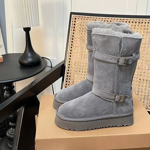 High-quality luxurious designer-made warm boots for women, stylish and suitable for outdoor wear. - Product Image 1