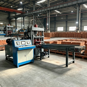 Machine de moulage de blocs de béton entièrement automatique QT4-15, machine hydraulique à briques, machine à briques <span class=keywords><strong>creuses</strong></span> en ciment à économie d'énergie - Product Image 1