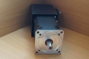 محرك سيرفو PLC للتحكم الآلي طراز 8MSC5ER0-D200-2 - Product Image 3