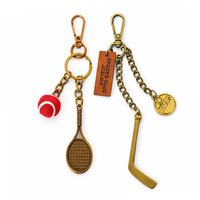Porte-clés personnalisé en métal, thème raquette de tennis, vintage, club sportif, atelier, avec boule en feutre et breloque bâton de hockey Oilers