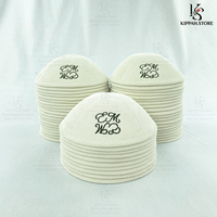 Kipots personalizados de pana color marfil con bordado verde caqui para boda judía