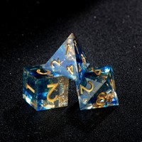 Ensemble de 7 dés polyédriques mystérieux en résine transparente bleue à bords tranchants de 14 mm et 25 mm avec intérêts en feuille d'or pour jeux de table DND RPG