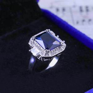 Anello di Fidanzamento di Lusso con Gemma Blu per Donne, Elegante Gioiello da Dito alla Moda - Product Image 1