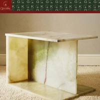 Table d'appoint en onyx vert fini à la main GOLDKING pour résidence privée, penthouse, hall d'entrée et espaces de vie d'inspiration artistique