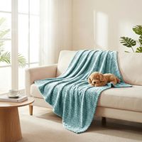 Couvertures Raschel Légères et Confortables 100% Polyester Personnalisables pour Toutes les Saisons Décoratives Idéales pour Cadeau Douces et Moelleuses à Texture Ondulée