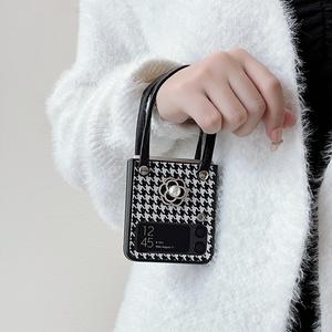 เคสโทรศัพท์ <span class=keywords><strong>Z</strong></span> Flip7 รุ่น Ins Camellia Pearl พร้อมสายคล้องมือ สำหรับหน้าจอพับได้ สำหรับ Samsung <span class=keywords><strong>Galaxy</strong></span> <span class=keywords><strong>Z</strong></span> Flip 5 Flip 4 Flip 6 W24flip - Product Image 4