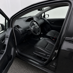 Berline compacte d'occasion avec moteur 1NZ-FE VVT-I durable et stable, sièges en cuir, transmission automatique, conduite à gauche, pour Yaris, vente en gros mondiale - Product Image 6