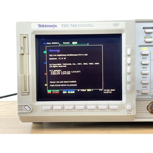 ออสซิลโลสโคป Tektronix รุ่น TDS744 500Hz 2GS/s สภาพพร้อมใช้งาน - Product Image 2