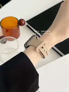 Bracelets de <span class=keywords><strong>montre</strong></span> en <span class=keywords><strong>cuir</strong></span> pour femmes tendance, 38 mm 42 mm, remplacement de <span class=keywords><strong>montre</strong></span> intelligente pour Apple Iwatch 10 9 8 SE Series - Product Image 5