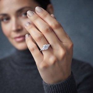 Anillo de Compromiso con Diamante de Corte Brillante Redondo, Elegante Anillo de Moissanita para el Día de San Valentín, Chapado en Oro Blanco, Anillo de Propuesta de Matrimonio - Product Image 5