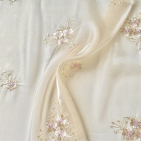 Robe d'été Nouvelle fleur de lys pour filles Tissu brodé Petite fleur fraîche 100% Tissu polyester pour robe de femme