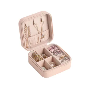 थोक कस्टम लोगो pu चमड़े के छोटे वर्ग हार की अंगूठी शादी उपहार गहने बॉक्स यात्रा आभूषण बॉक्स