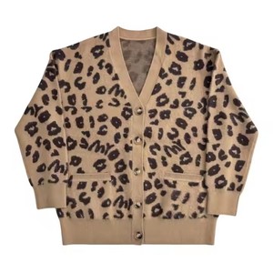 Maglione personalizzato da <span class=keywords><strong>donna</strong></span> <span class=keywords><strong>maglia</strong></span> <span class=keywords><strong>maglia</strong></span> di alta qualità con scollo a V di lana maglione Oversize vestiti alla moda con stampa a <span class=keywords><strong>maglia</strong></span> cardigan maglione leopardato - Product Image 1