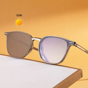 แว่นกันแดด Partagas แฟชั่นทันสมัย โลโก้สั่งทำได้ กรอบสี่เหลี่ยม TR90 เปลี่ยนสีได้ ป้องกันแสงสีฟ้า UV400 สำหรับผู้หญิงและผู้ชาย - Product Image 2