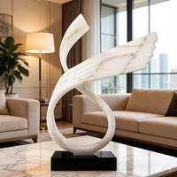 Accessoire de bureau abstrait beige contemporain en résine et marbre, décoration d'intérieur de luxe faite à la main pour hall d'hôtel et villa