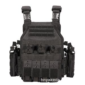 เสื้อกั๊กยุทธวิธีโพลีเอสเตอร์แบบกำหนดเองทันสมัยสำหรับการผจญภัยกลางแจ้ง ปิดด้วยซิป ทนทานต่อการสึกหรอ กระเป๋าคาดหน้าอก กันน้ำ - Product Image 3