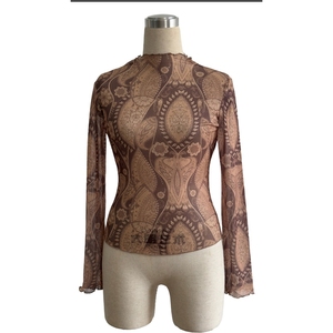 Top de malla transparente para mujer, top de manga larga con cuello alto y estampado, camisa a la moda - Product Image 6