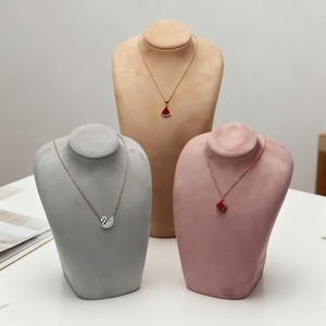 Exhibidores de Lujo para Collares, Soporte para Joyas, Material de Microfibra de Terciopelo, Diseño Moderno - Product Image 1