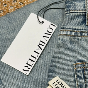 Tùy Chỉnh Thiết Kế Không Thấm Nước Chống Giả Holographic Đu/Tông Hangtags Mã Vạch Sang Trọng Hàng Ngày Mặc Quần Áo Thương Hiệu - Product Image 3