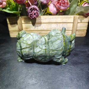 Scultura di Rinoceronte in Giada XiuYan di Alta Qualità, Intagliata a Mano in Cristallo Naturale per Decorazione d'Interni - Product Image 4