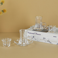 Tasse à thé moderne à double paroi résistante à la chaleur, petite tasse à café en verre transparent avec soucoupe en forme de pétale et bord doré, résistante à la chaleur pour les fêtes