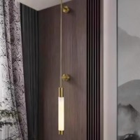 Lampe murale LED en fer de style chinois moderne et nouveau, avec longue tige et fond imitation marbre, idéale pour hôtels, villas et couloirs